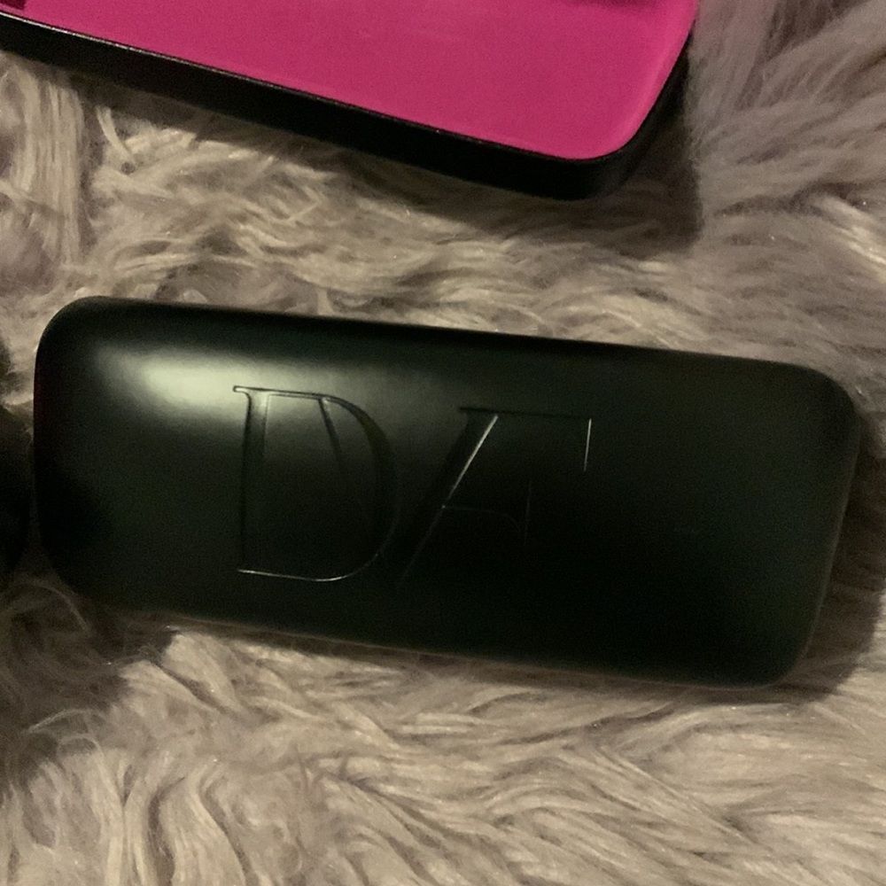 Diane Von Furstenberg Black/Pink Hardshell Clam Eyeglass Case​